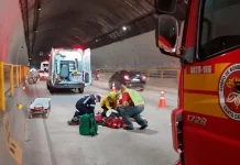 Equipe do CBMSC atendendo vítima de acidente no Túnel Antonieta de Barros, em Florianópolis
