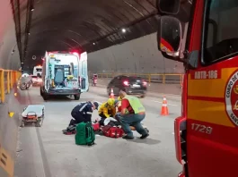 CBMSC atende mais de 20 acidentes no Túnel Antonieta de Barros em três anos Equipe do CBMSC atendendo vítima de acidente no Túnel Antonieta de Barros, em Florianópolis