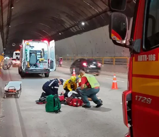 CBMSC atende mais de 20 acidentes no Túnel Antonieta de Barros em três anos Equipe do CBMSC atendendo vítima de acidente no Túnel Antonieta de Barros, em Florianópolis