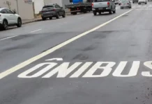 São José inicia fiscalização da faixa exclusiva para ônibus na Avenida Kennedy Foto da faixa exclusiva para ônibus na Av. Presidente Kennedy