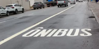 Foto da faixa exclusiva para ônibus na Av. Presidente Kennedy