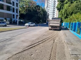 Foto de obras de pavimentação em Florianópolis