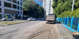 Foto de obras de pavimentação em Florianópolis