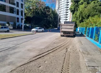 Florianópolis executa novas obras viárias para melhorar o fluxo de veículos Foto de obras de pavimentação em Florianópolis