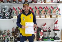 Paratleta de São José é convocado para o Pan-Americano de Atletismo Paratleta de São José, Diogo Trindade segurando a convocação para o Pan-Americano de Atletismo
