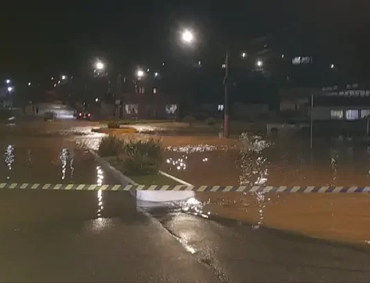 Ruas alagadas após temporais em Santa Catarina