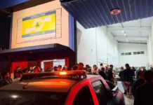 Biguaçu decreta situação de emergência após queda de granizo e suspende aulas Prédio da Defesa Civil de Biguaçu, onde famílias afetadas pela chuva de granizo recebem atendimento após o município decretar situação de emergência.