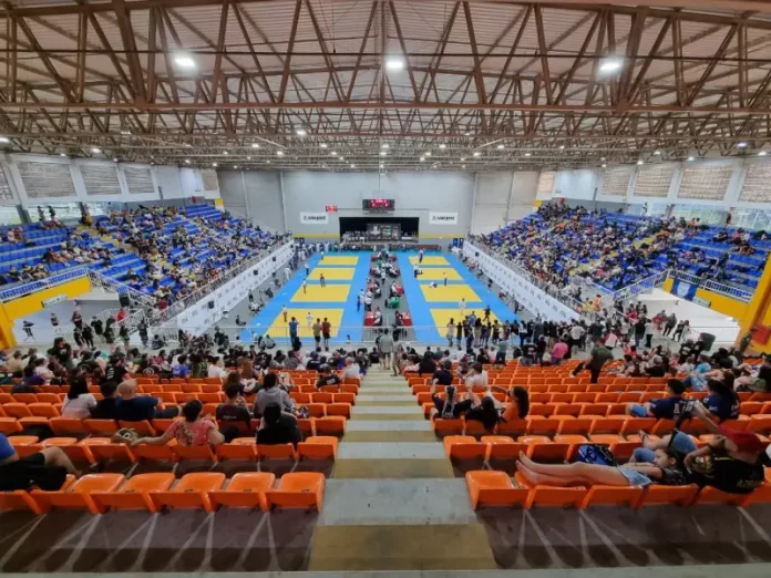 Público na arena Multiuso assistindo o Campeonato Brasileiro de Judô Júnior