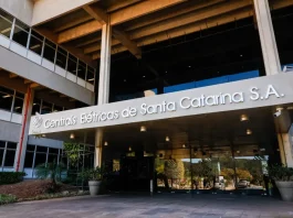 Celesc abre concurso público com salários de até R$ 6,9 mil Foto da entrada principal da Celesc