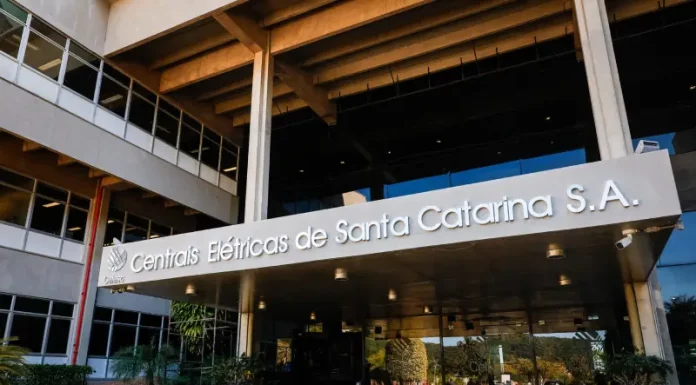 Foto da entrada principal da Celesc