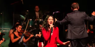 Apresentação do espetáculo Na Era do Rádio, no Teatro do CIC