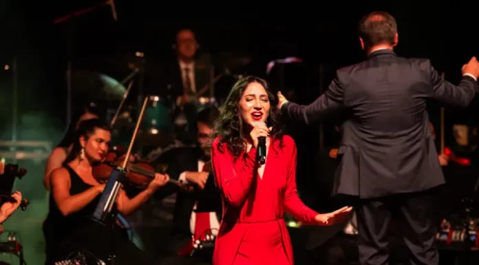 Apresentação do espetáculo Na Era do Rádio, no Teatro do CIC