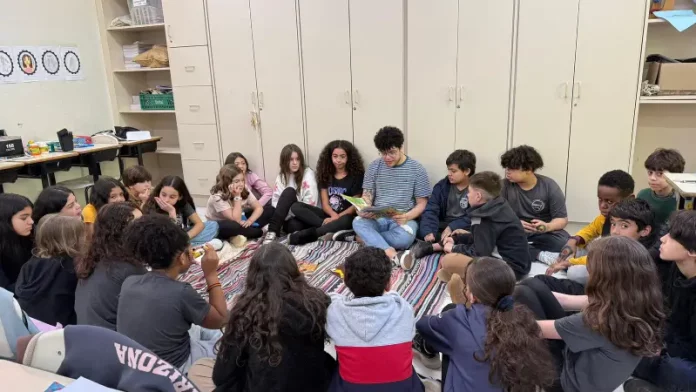 Alunos participando do Projeto Cultura afro-brasileira