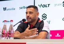 Pressão no Avaí e estreia de Diego Souza marcam a coluna da semana Diego Souza durante apresentação ao JEC