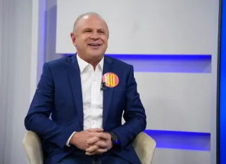 Gelson Merisio apresenta propostas para saúde, educação e infraestrutura em SC Foto de Gelson Merisio participando da sabatina no programa Balanço Geral no Grupo ND.
