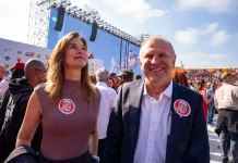 Gelson Merisio (PSB) inicia campanha ao governo de SC ao lado de Angela Albino e Lula Gelson Merisio e Angela Albino participaram do lançamento da campanha de Lula