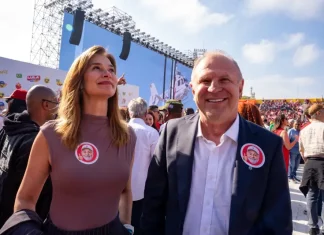 Gelson Merisio (PSB) inicia campanha ao governo de SC ao lado de Angela Albino e Lula Gelson Merisio e Angela Albino participaram do lançamento da campanha de Lula