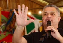 João Rodrigues fará lançamento da campanha em Chapecó no dia 22 João Rodrigues discursando em evento de pré-campanha