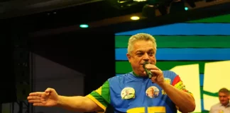 João Rodrigues falando durante evento