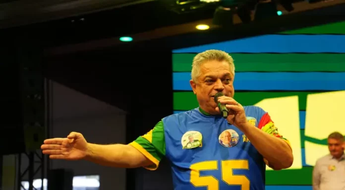 João Rodrigues cumpre agenda de campanha em São José e Florianópolis nesta quarta-feira João Rodrigues falando durante evento