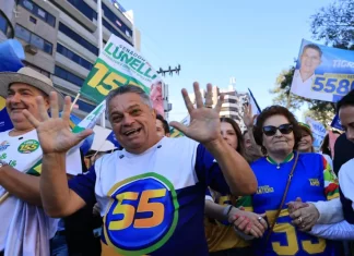Joaão Rodrigue em caminhada durante lançamento da campanha em Chapecó