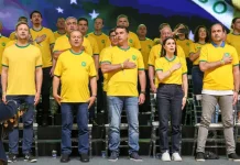 Jorginho Mello inicia campanha em Florianópolis e inaugura comitê em Joinville Foto do Governador Jorginho Mello, acomanhado dos candidatos do PL, na convenção do partido
