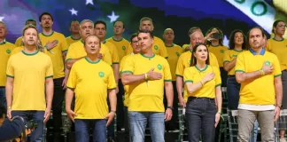Foto do Governador Jorginho Mello, acomanhado dos candidatos do PL, na convenção do partido