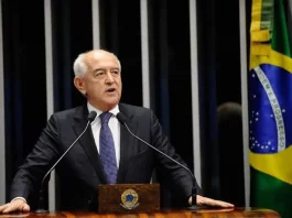 Morre aos 88 anos Manoel Dias, político catarinense e um dos fundadores do PDT Foto de Manoel Dias falando na tribuna