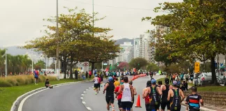 Atletas participando da Maratona Internacional de Floripa