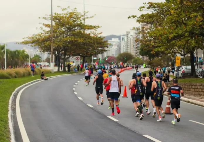 Maratona Internacional de Floripa Atletas participando da Maratona Internacional de Floripa