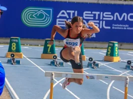 Maria Clara se destaca no Brasileiro Sub-18 e fica entre as melhores do país Maria Clara participando de prova com barreirs