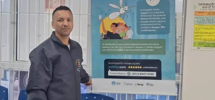 Método Wolbachia Homem participa de ação de divulgação do Método Wolbachia, com material informativo sobre a tecnologia usada no combate à dengue, Zika e chikungunya.