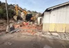 Operação Solo Legal: 6 edificações irregulares são demolidas na Comunidade do Siri, no Norte da Ilha Máquinas demolindo contruções irregulares durtante Operação Solo Legal em Florianópolis