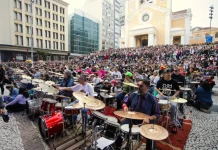 Florianópolis recebe 13ª edição da Orquestra de Baterias neste domingo bateristas participando da edição de Orquestra de Baterias em Florianópolis