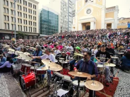 Florianópolis recebe 13ª edição da Orquestra de Baterias neste domingo bateristas participando da edição de Orquestra de Baterias em Florianópolis