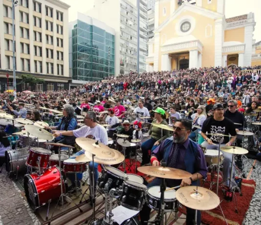 Florianópolis recebe 13ª edição da Orquestra de Baterias neste domingo bateristas participando da edição de Orquestra de Baterias em Florianópolis