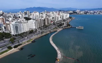 Parque Urbano e Marina Beira-Mar Norte completam um mês de obras com mais de 20% de avanço físico Foto das obras do Parque Urbano e Marina Beira-Mar Norte em Florianópolis