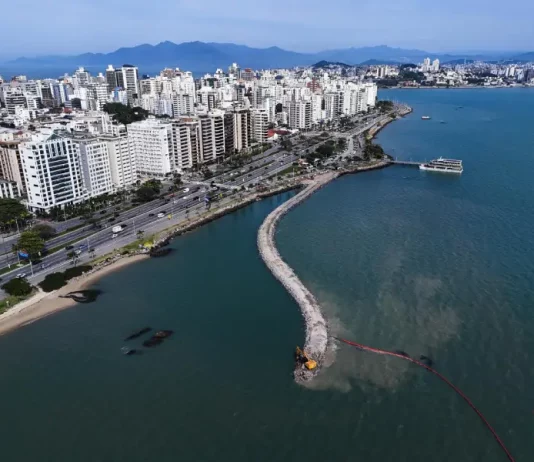 Parque Urbano e Marina Beira-Mar Norte completam um mês de obras com mais de 20% de avanço físico Foto das obras do Parque Urbano e Marina Beira-Mar Norte em Florianópolis