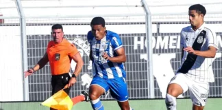 Jogadores do Avaí e Ponte Preta em campo