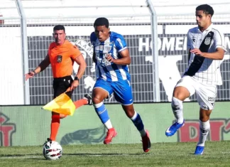 Jogadores do Avaí e Ponte Preta em campo