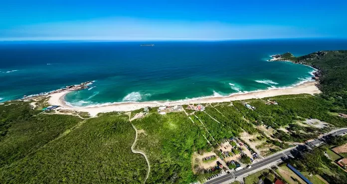 Florianópolis abre consulta pública sobre acessos às praias no Leste da Ilha Foto da Praia Mole em Florianópolis