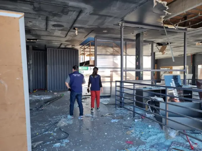 Prédio Beira-mar de São José vandalismo Agentes da Guarda municipal de São José em vistoria ao prédio na Beira-mar de São José