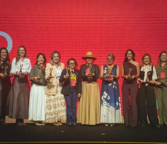 Vencedoras da 9ª edição do Prêmio Mulheres do Agro durante cerimônia de premiação