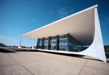 STF decide que municípios não podem usar área do imóvel para definir alíquota do IPTU Foto do prédio do STF