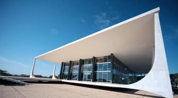 STF decide que municípios não podem usar área do imóvel para definir alíquota do IPTU Foto do prédio do STF