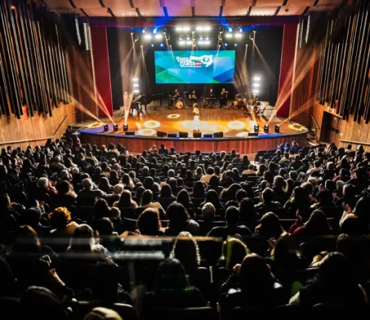 Camerata Florianópolis em apresentação na semifinal do Santa Catarina Canta