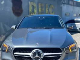 Carro apreendido pela polícia civil em operação por lavagem de dinheiro