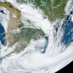Defesa Civil de SC monitora formação de ciclone-bomba no Sul do Brasil Foto mostra mapa metereológico onde poderá ter a formação de ciclone-bomba