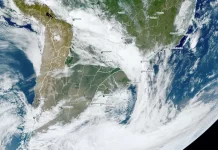 Defesa Civil de SC monitora formação de ciclone-bomba no Sul do Brasil Foto mostra mapa metereológico onde poderá ter a formação de ciclone-bomba