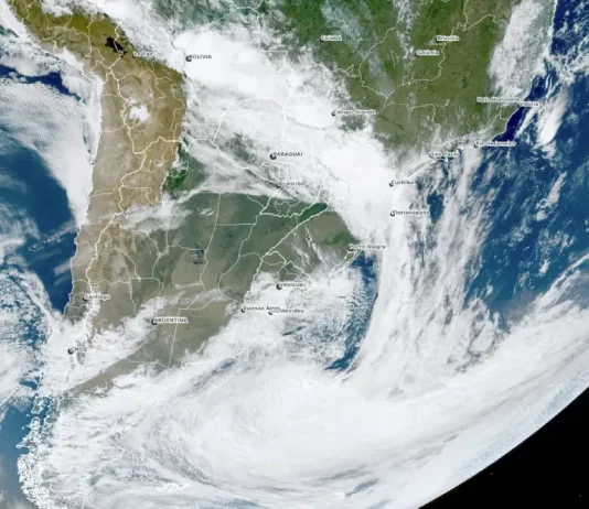 Defesa Civil de SC monitora formação de ciclone-bomba no Sul do Brasil Foto mostra mapa metereológico onde poderá ter a formação de ciclone-bomba